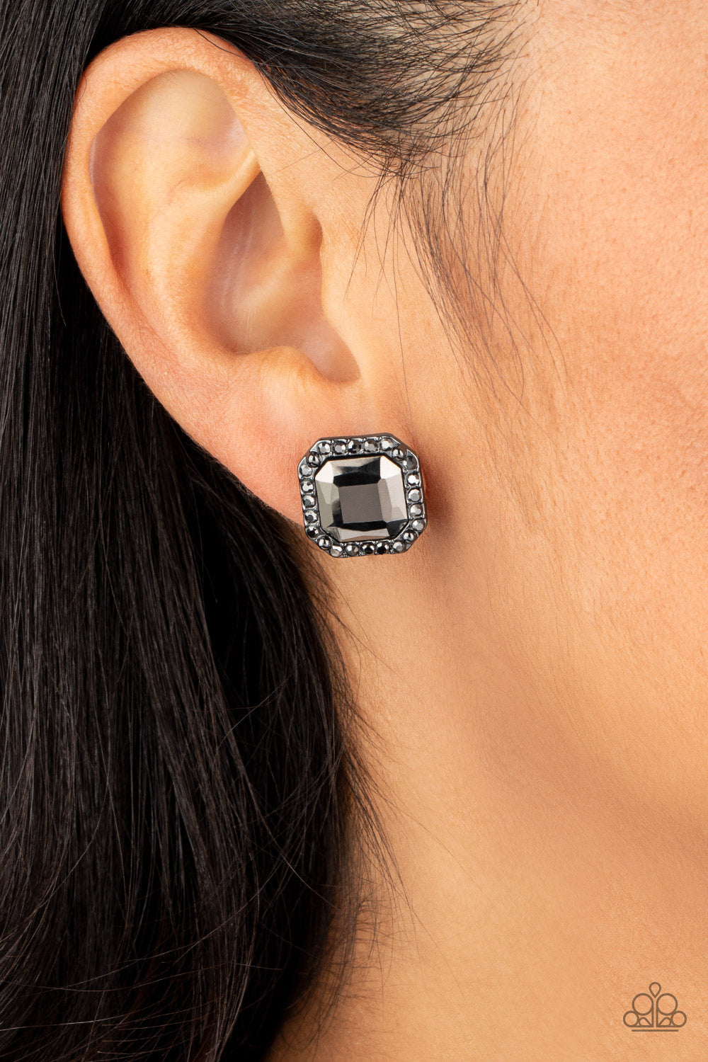 Act Your AGELESS-Black Post Earring