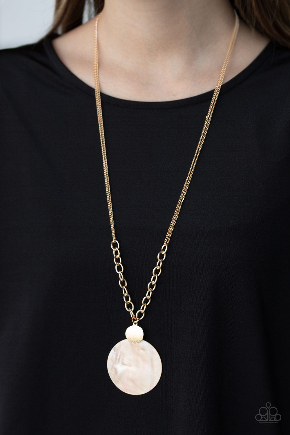 A Top-SHELLer-Gold Necklace