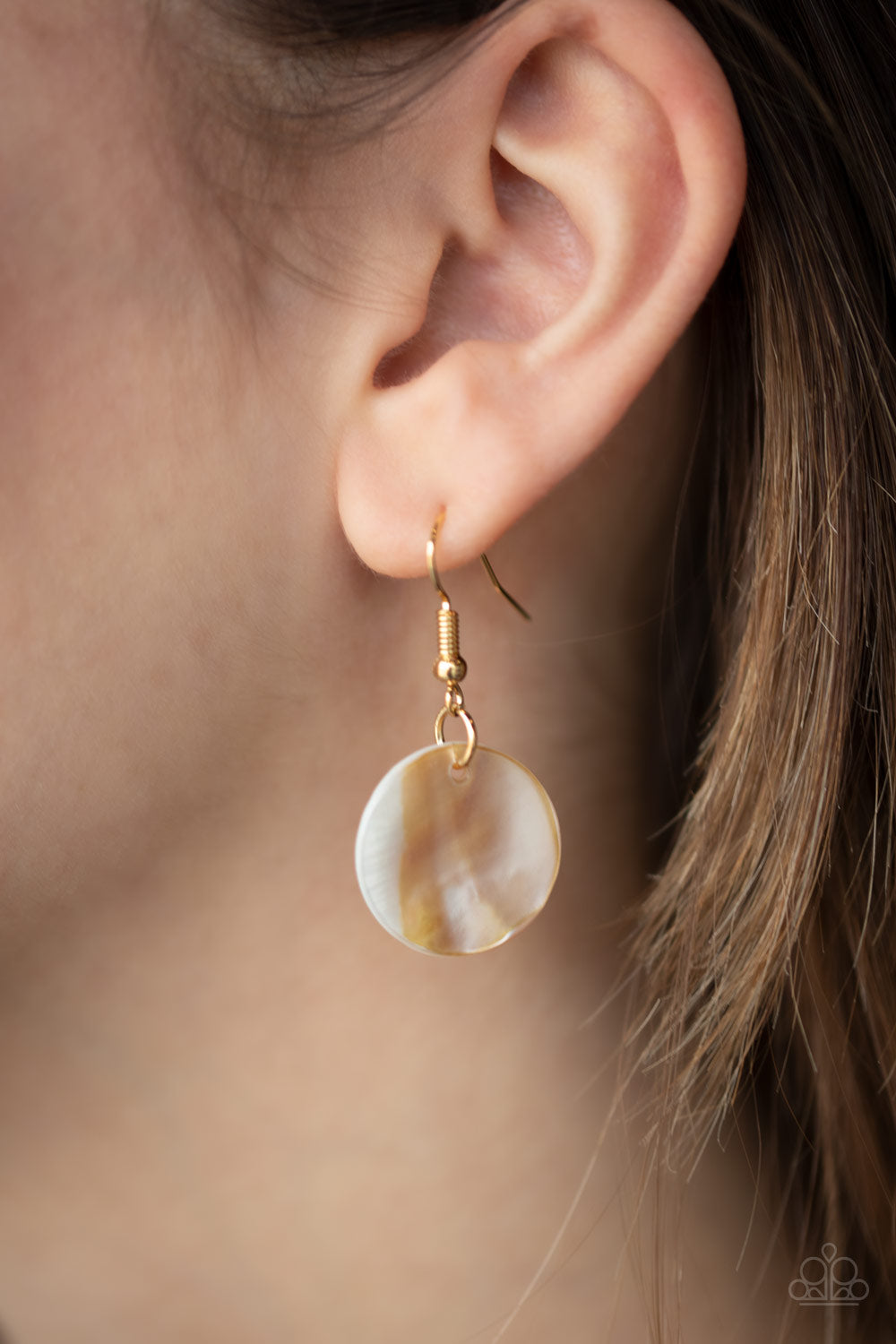 A Top-SHELLer-Gold Necklace