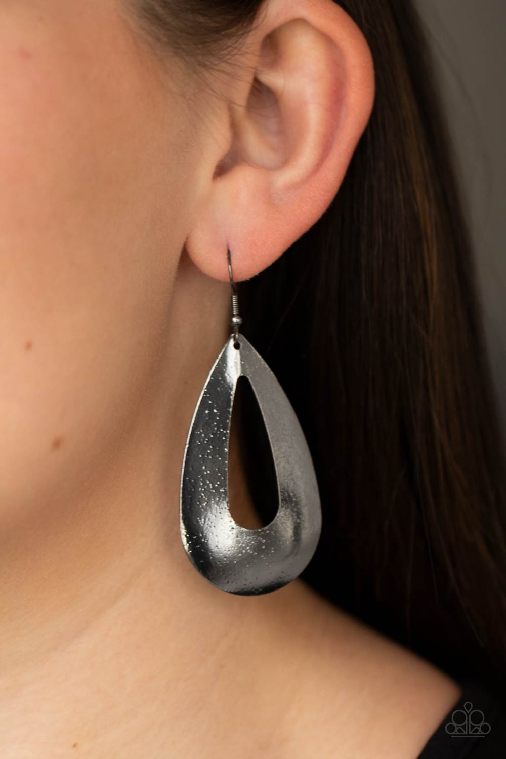 Hand It OVAL! - Black Earring