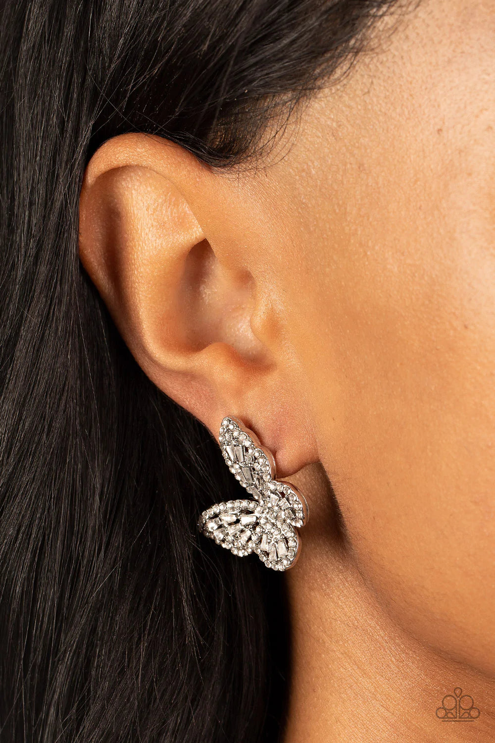 Smooth Like FLUTTER-White Post Earring